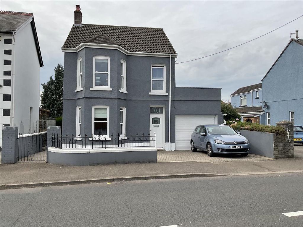 3 bed detached house for sale in College Street, Ammanford SA18 Zoopla
