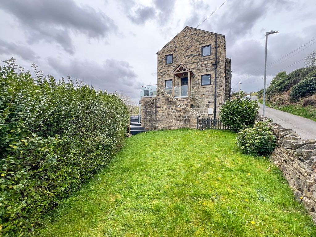 4 bed end terrace house for sale in Old Mount Road, Marsden