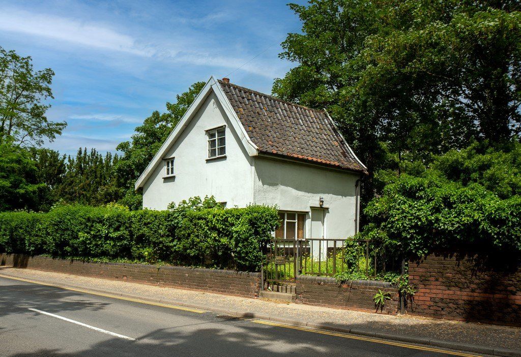 2 bed cottage for sale in Park Road, Diss, Norfolk IP22 Zoopla