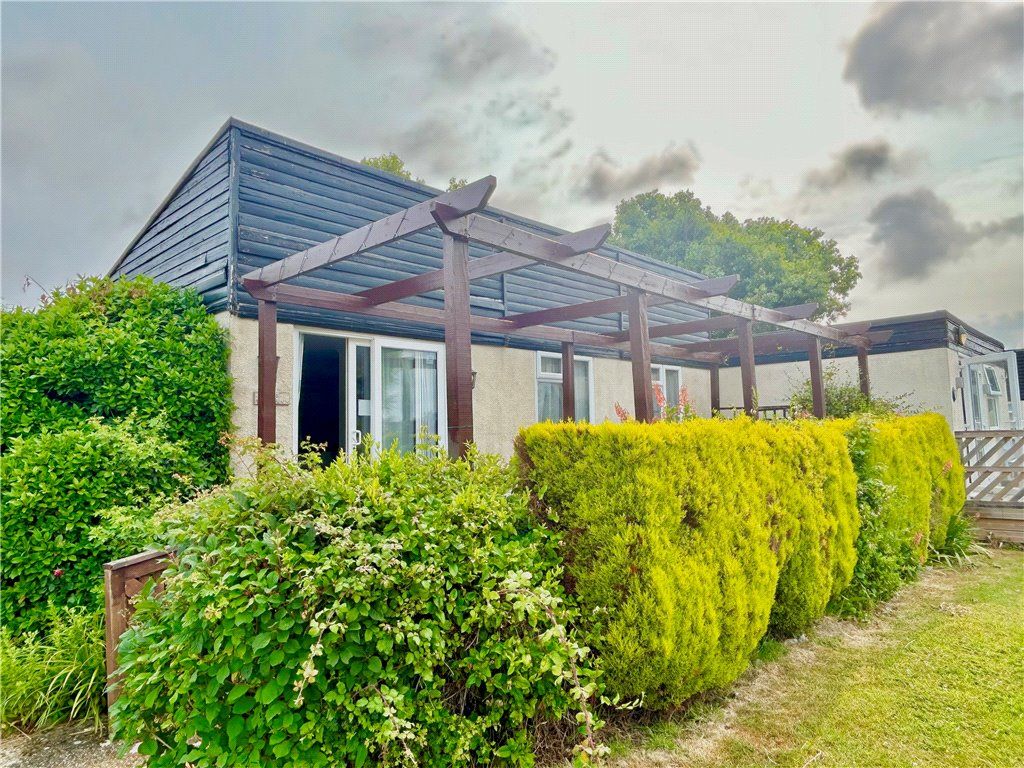 2 bed property for sale in Earnley, Chichester, West Sussex PO20, £