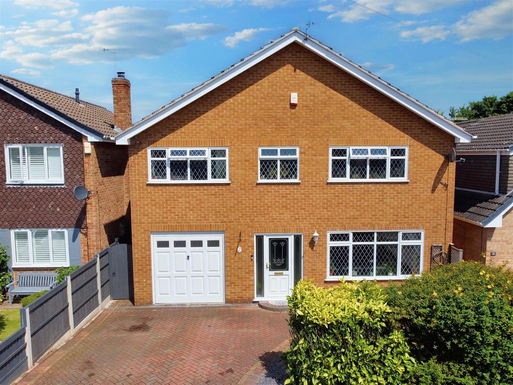 4 bed property for sale in Oakfield Drive, Sandiacre, Nottingham NG10