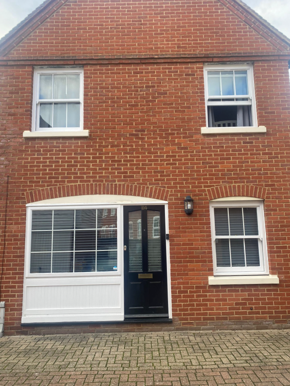 3 bed terraced house to rent in Station Road West, Canterbury CT2, £