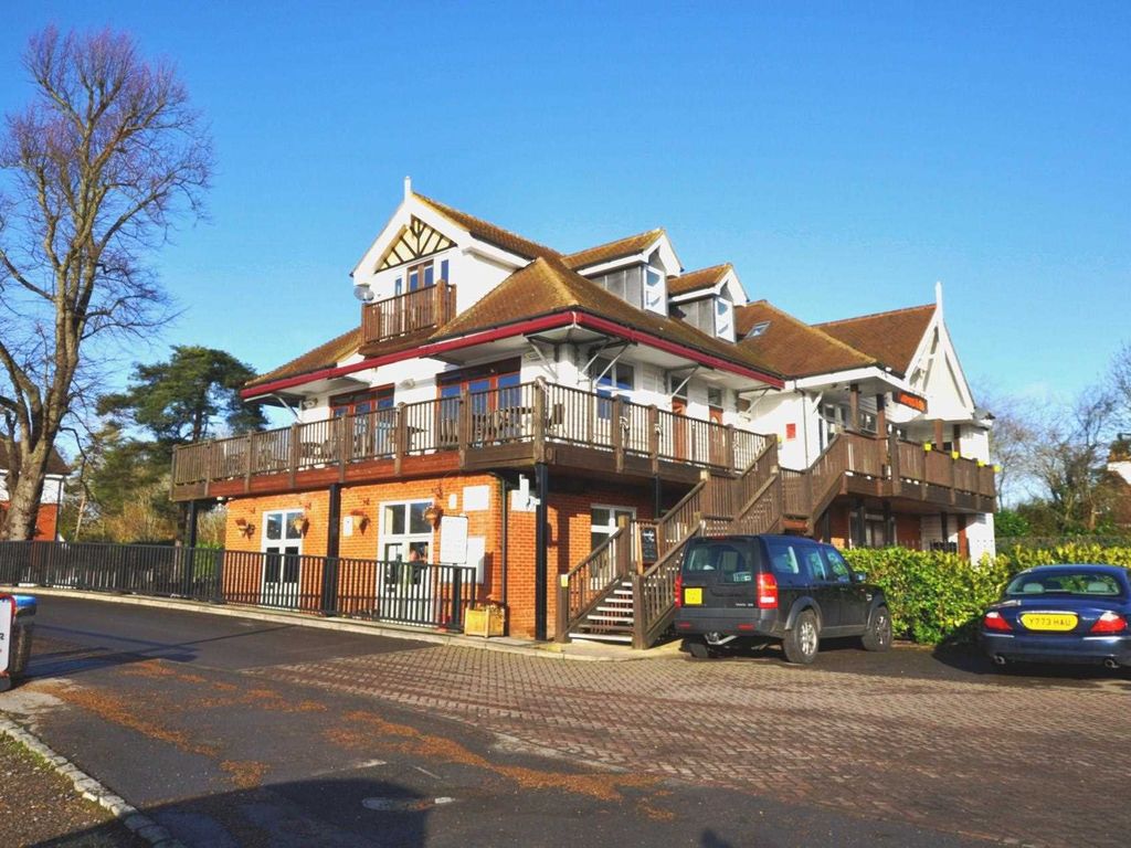 1 bed flat to rent in Bourne End Marina, Bourne End SL8 Zoopla