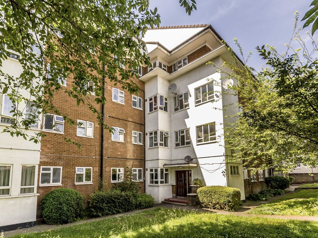 2 bed flat to rent in Broughton Road, London W13, £1,998 pcm Zoopla