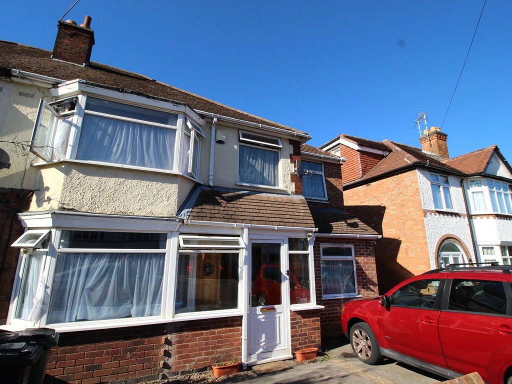 4 bed semidetached house to rent in Burleigh Avenue, Wigston
