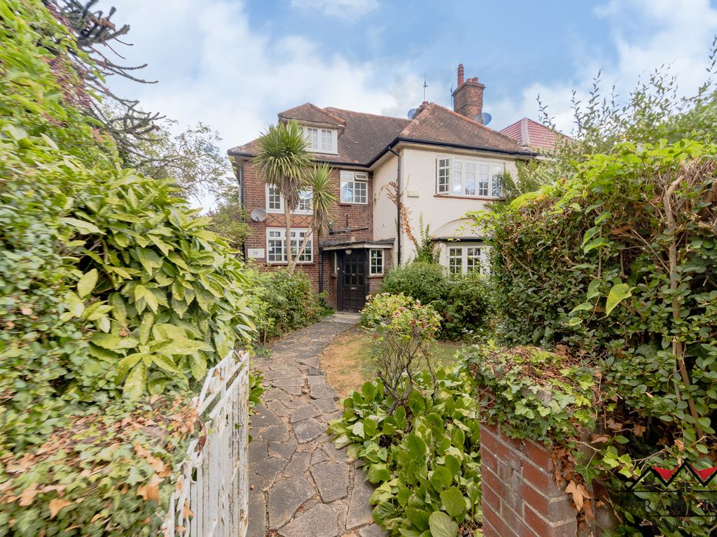 Woodstock Rd London NW11  