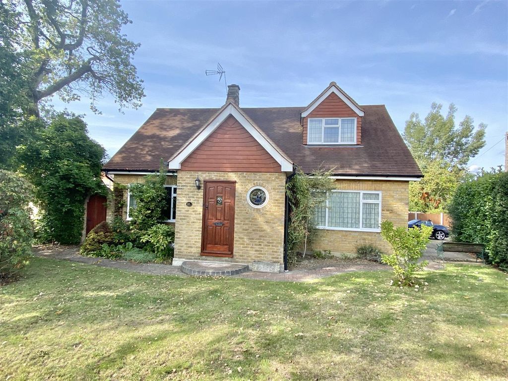 2 bed detached bungalow for sale in Priests Lane, Shenfield, Brentwood