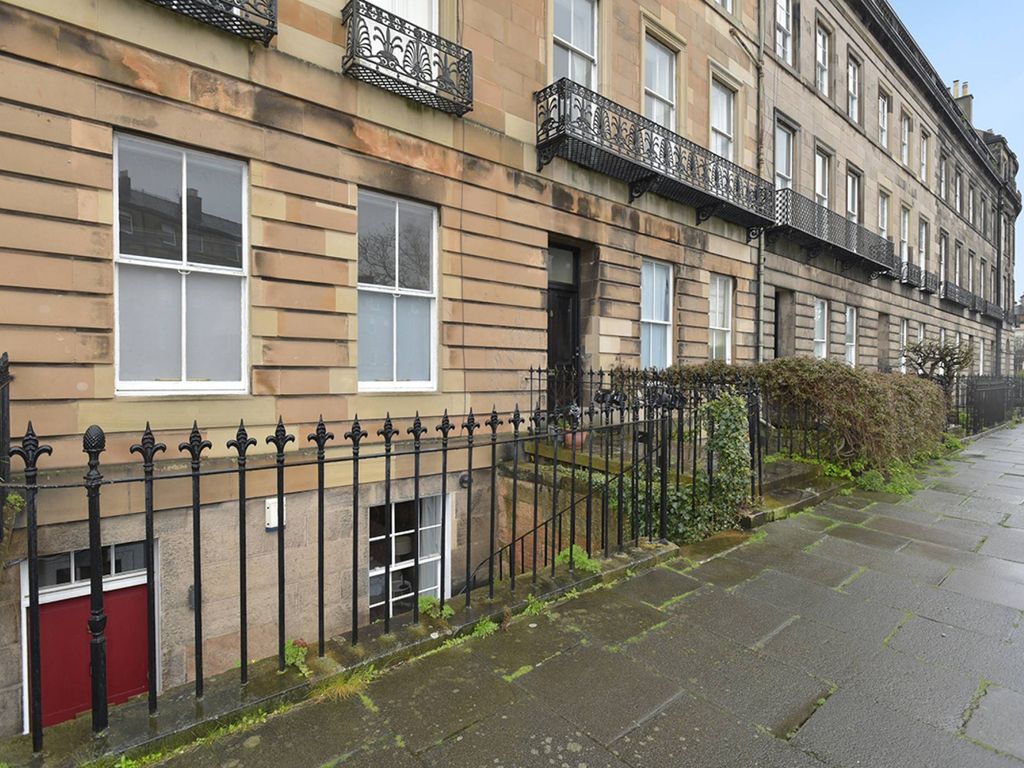 2 bed flat for sale in Bellevue Terrace, Bellevue, Edinburgh EH7, £