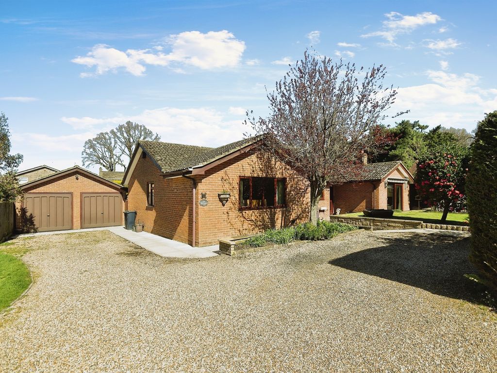 4 bed detached bungalow for sale in Camel Green Road, Alderholt