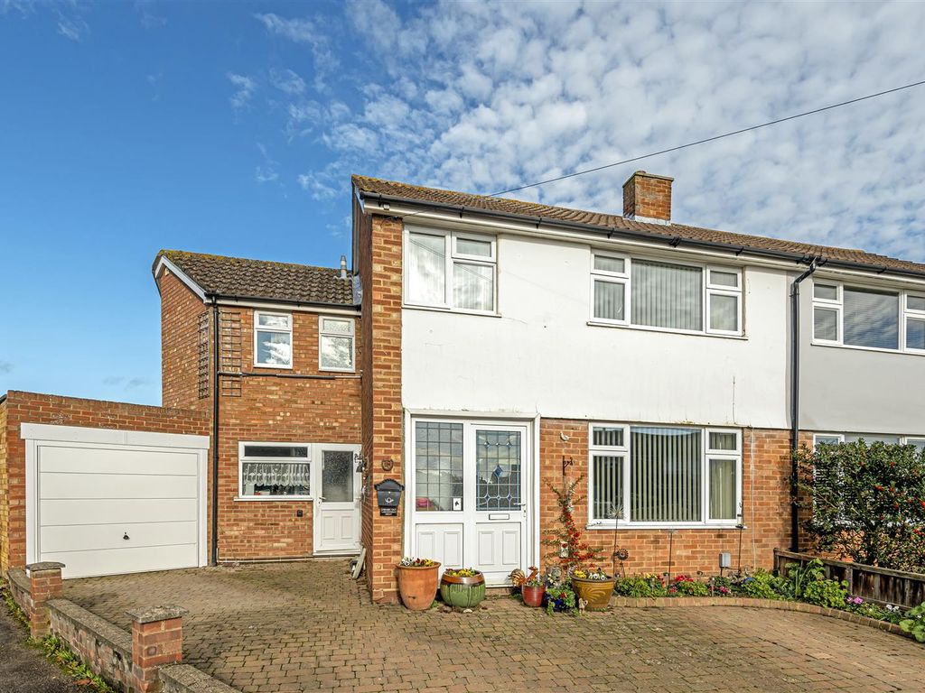 Elm Close, Bedford MK41  