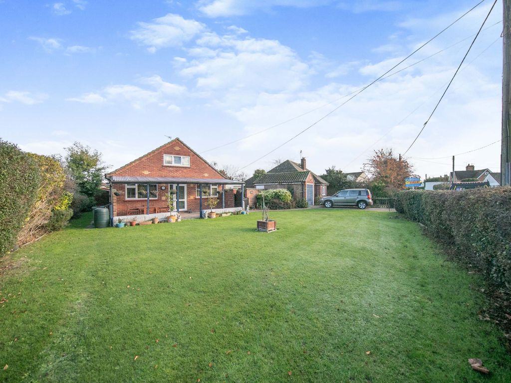 2 bed detached bungalow for sale in Pork Lane, Great Holland CO13 Zoopla
