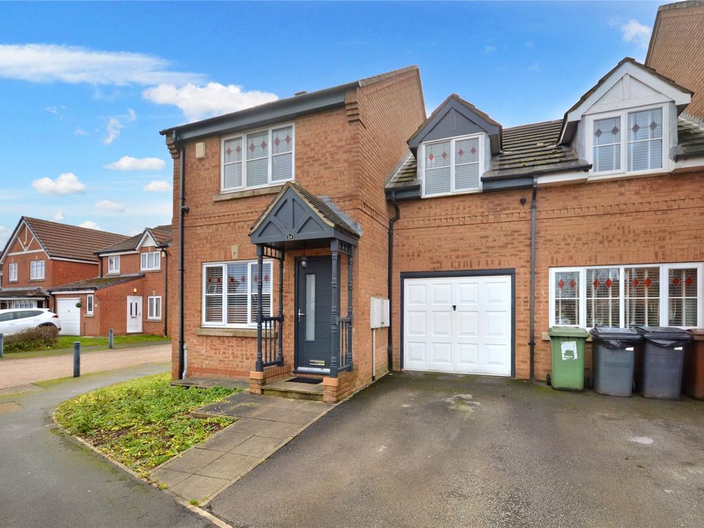 3 bed town house for sale in Badminton Drive, Leeds LS10, £225,000 Zoopla