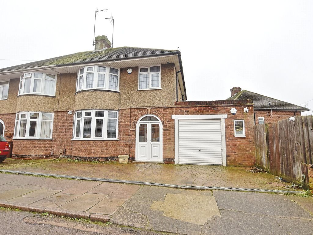 3 bed semidetached house for sale in Barons Way, Kingsthorpe
