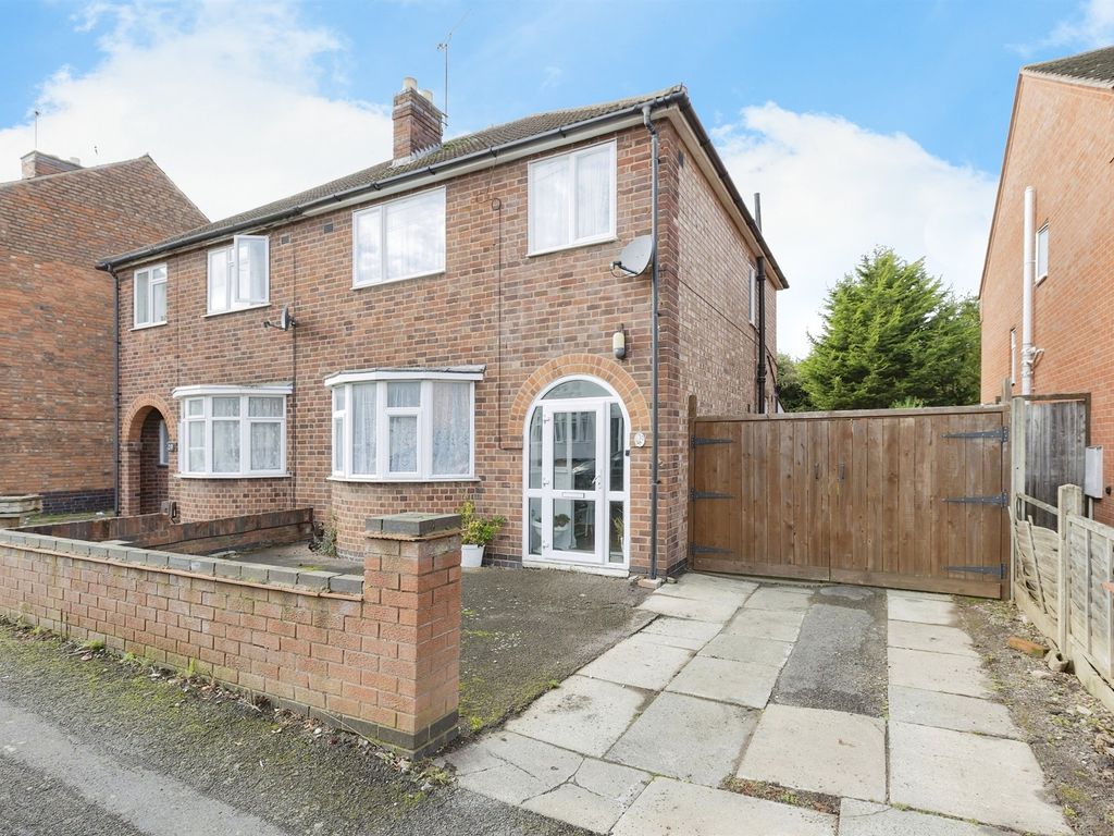 3 bed semidetached house for sale in Huntingdon Road, Leicester LE4, £