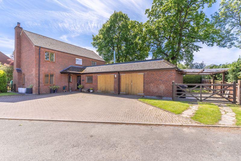4 bed detached house for sale in Woodbine Close, Worthen, Shrewsbury