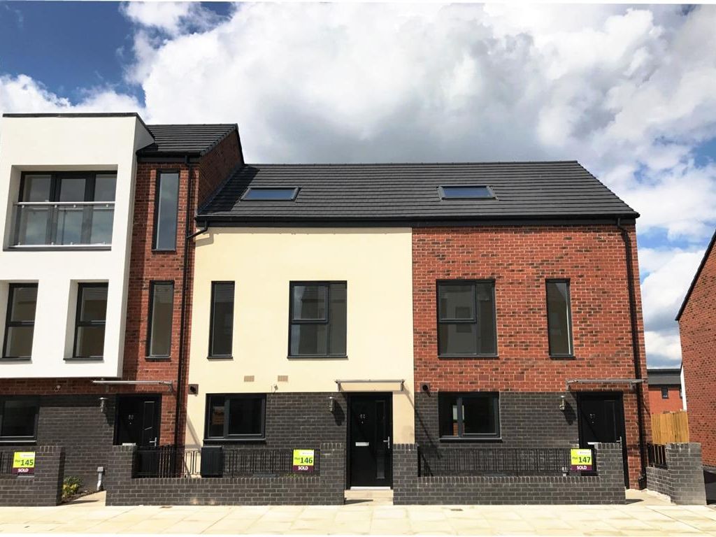 3 bed property to rent in Woodfield Way, Balby, Doncaster DN4, £850 pcm