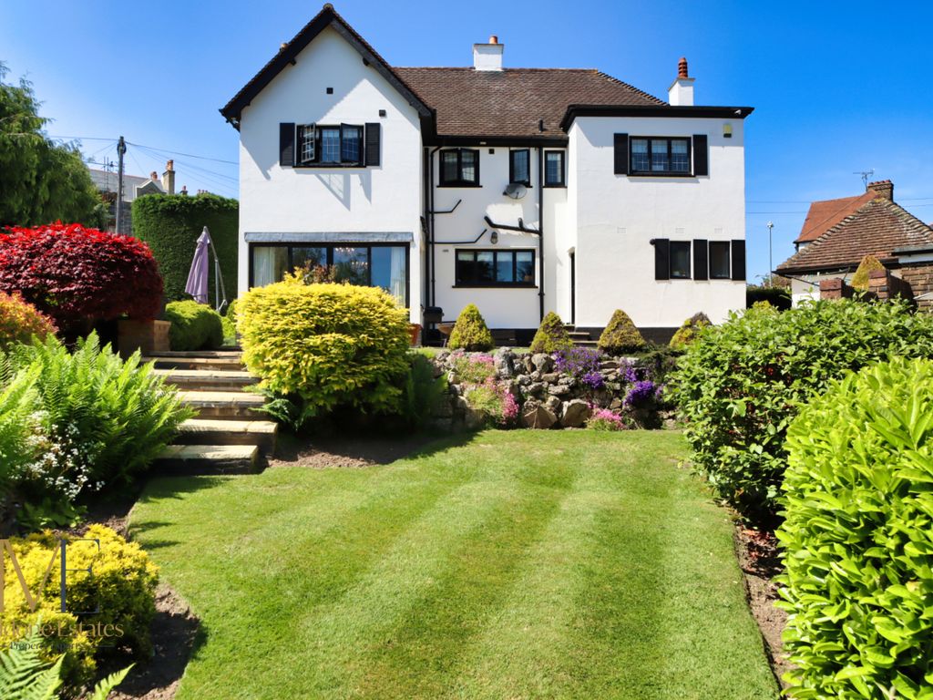 4 bed detached house for sale in Parrock Avenue, Gravesend, Kent DA12