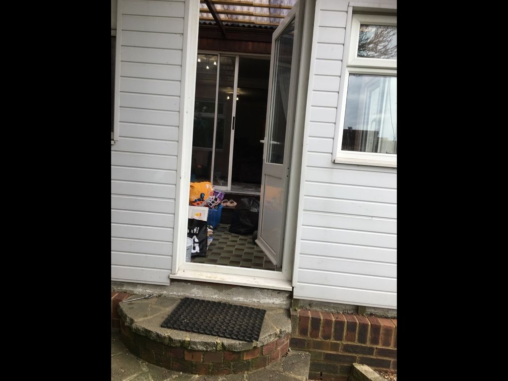 3 bed bungalow to rent in Kents Hill Road, Benfleet, Essex SS7 Zoopla