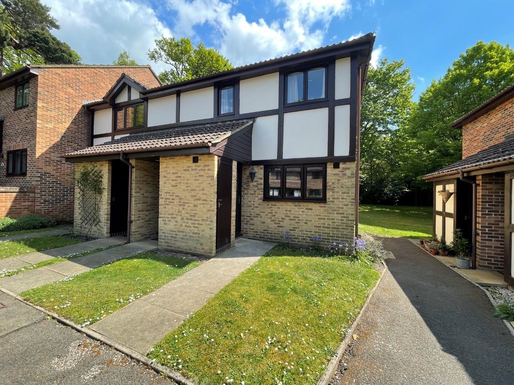 1 bed flat to rent in Heathbridge, Brooklands Road, Weybridge KT13, £