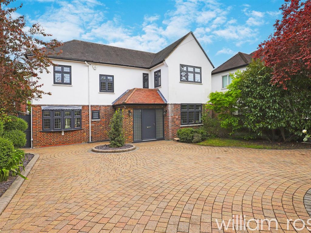 4 bed detached house for sale in Tudor Close, Woodford Green IG8, £