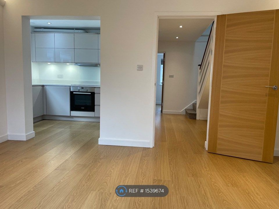 2 bed to rent in Knightstone Walk, Kingsdown, Bristol BS2, £