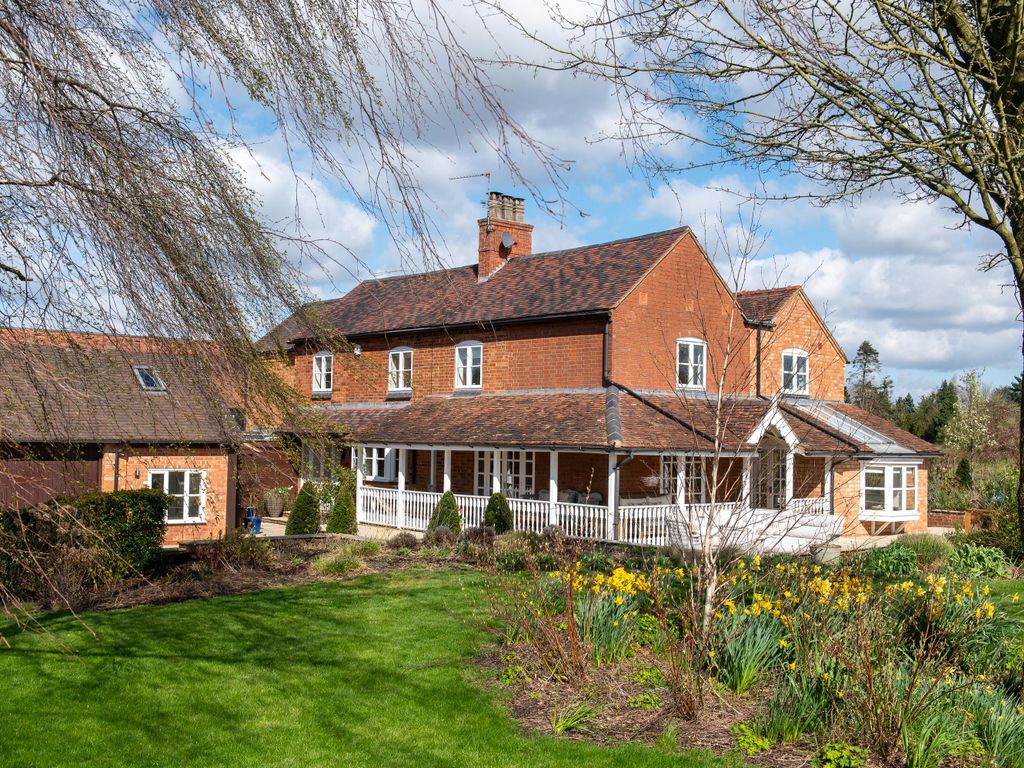 6 bed detached house for sale in Blackdown, Leamington Spa