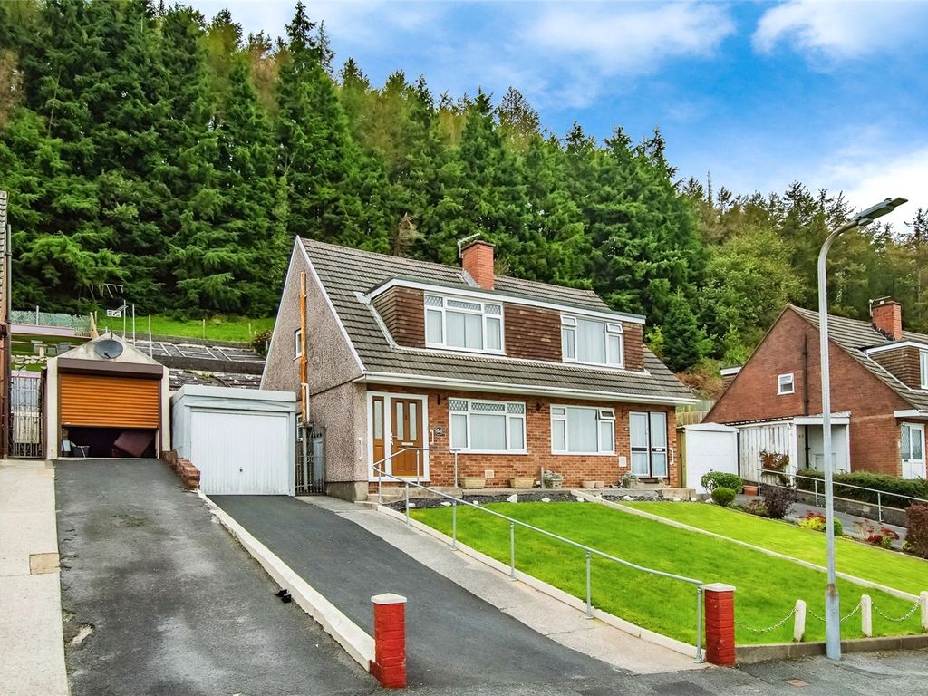 3 bed bungalow for sale in Hafod Cwnin, Carmarthen, Carmarthenshire