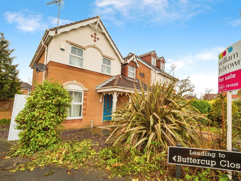 3 bed detached house for sale in Bluebell Way, Upton, Pontefract WF9, £