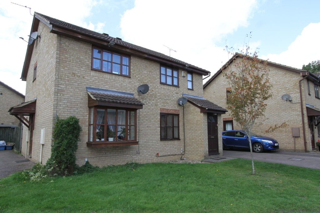 2 bed semidetached house to rent in Beaulieu Close, Banbury, Oxon OX16