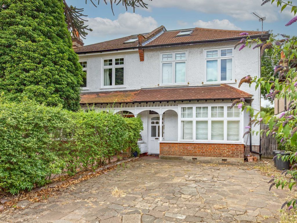 1 bed flat to rent in Kingston Road, Teddington TW11, £1,800 pcm Zoopla