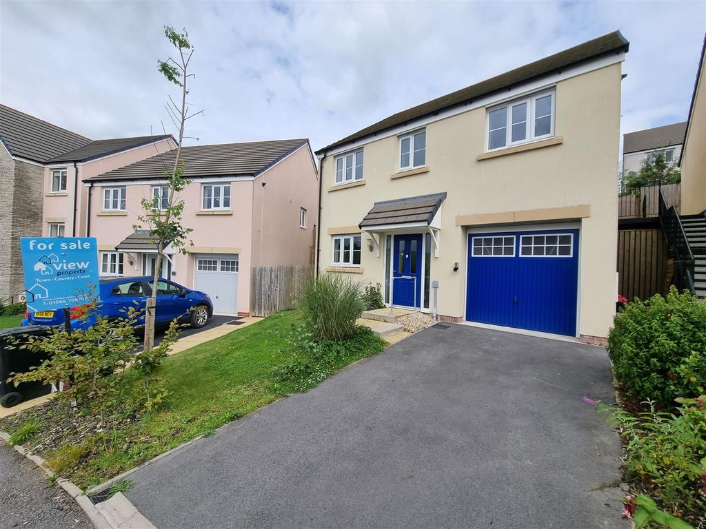 3 bed detached house for sale in Chestnut Drive, Launceston PL15, £