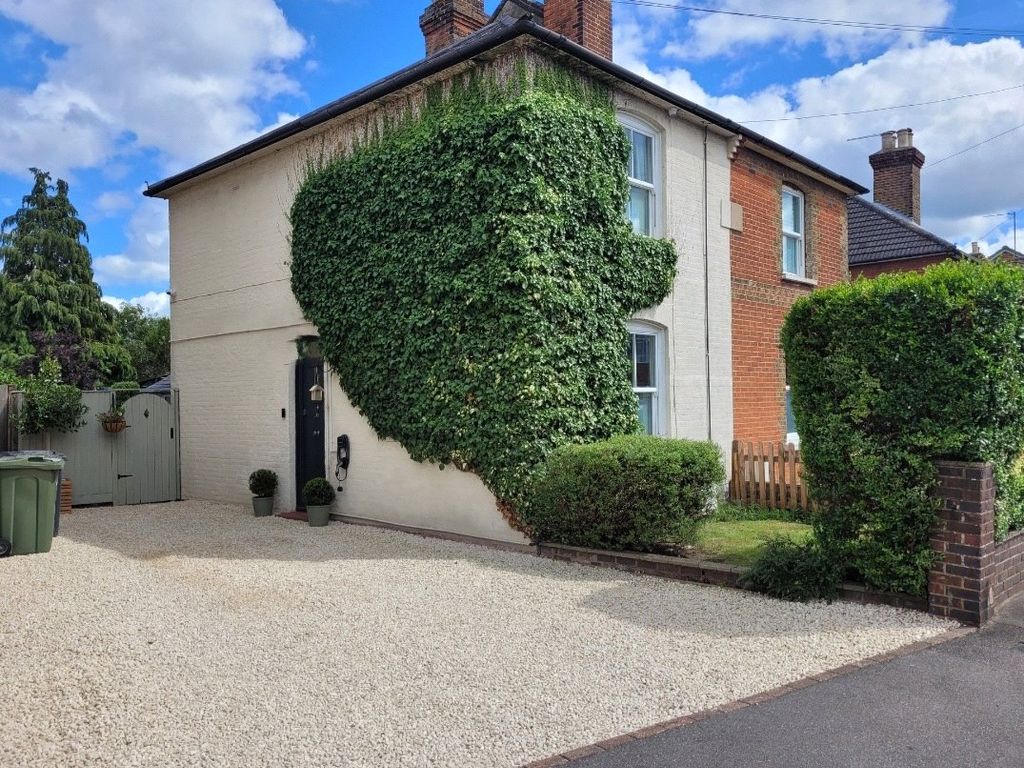 3 bed semidetached house for sale in Manor Road, Guildford, Surrey GU2, £525,000 Zoopla