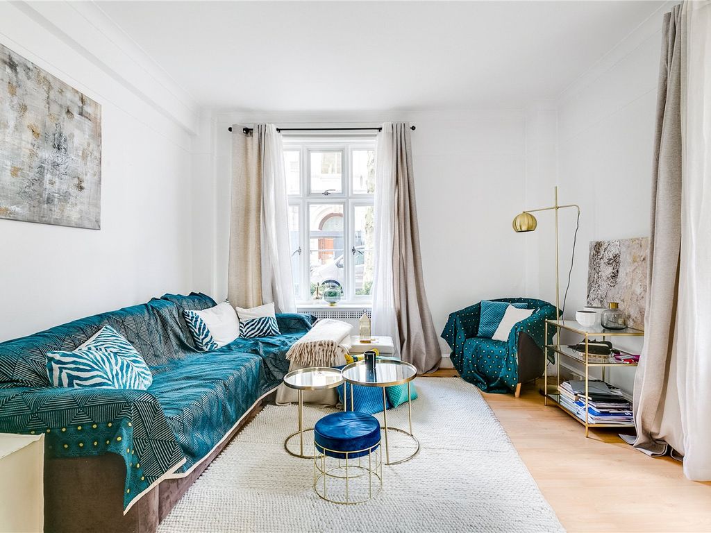 1 bed flat to rent in Chesterfield House, Chesterfield Gardens, London