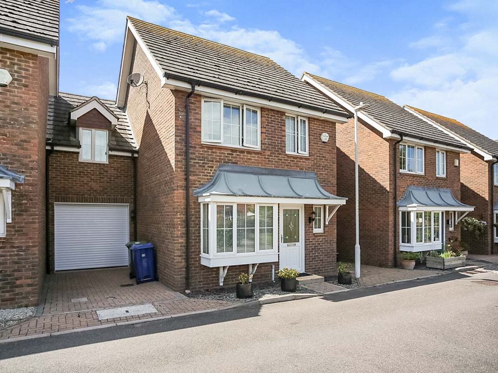 3 bed detached house for sale in Hilton Close, Faversham ME13 Zoopla