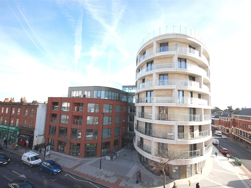 1 bed flat to rent in Gateway House, 322 Regents Park Road, Finchley