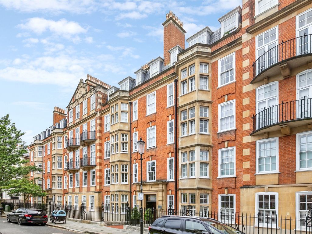 3 bed flat for sale in Coleherne Court, The Little Boltons, Earls Court