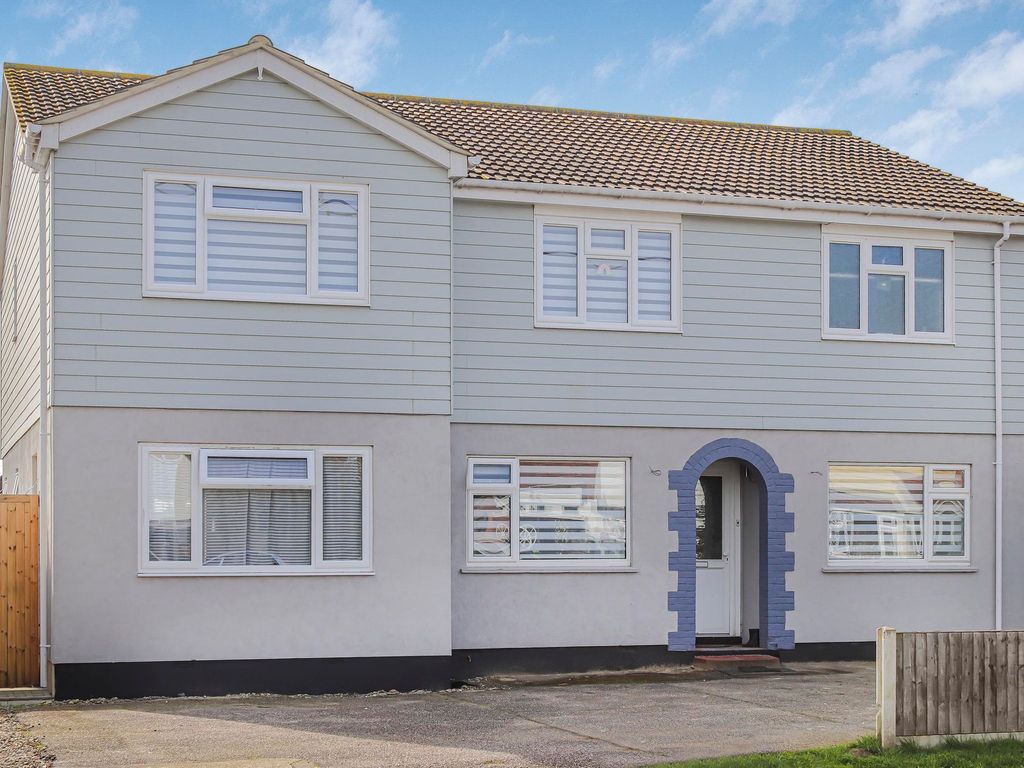 6 bed detached house for sale in King Henrys Drive, Rochford SS4, £