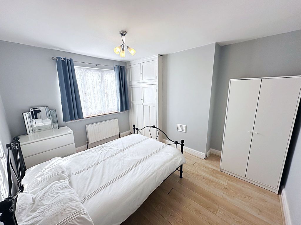 Room to rent in Kynaston Avenue, Thornton Heath, Surrey CR7, £750 pcm