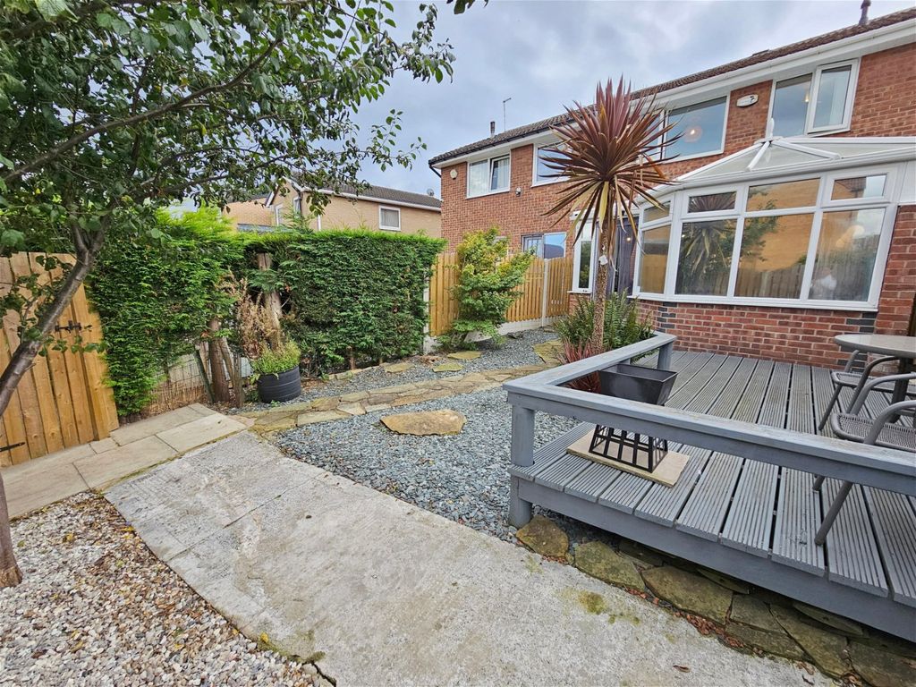 3 bed terraced house for sale in Hemingfield Road, Wombwell, Barnsley