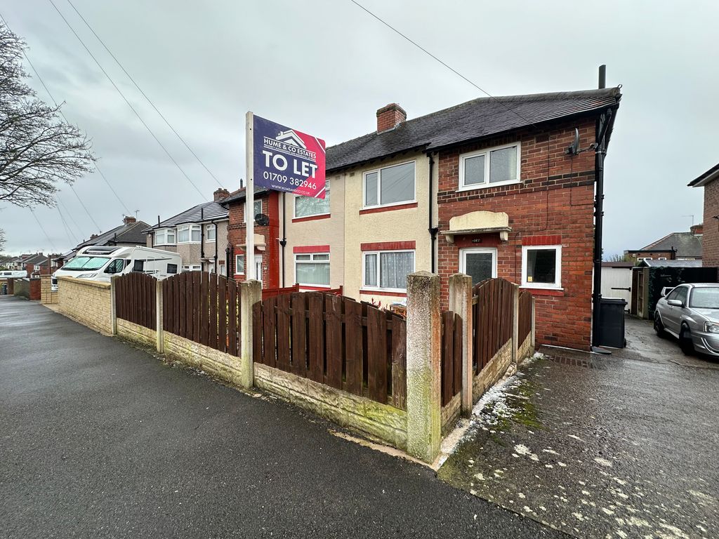 3 bed semidetached house to rent in Smalldale Road, Frecheville