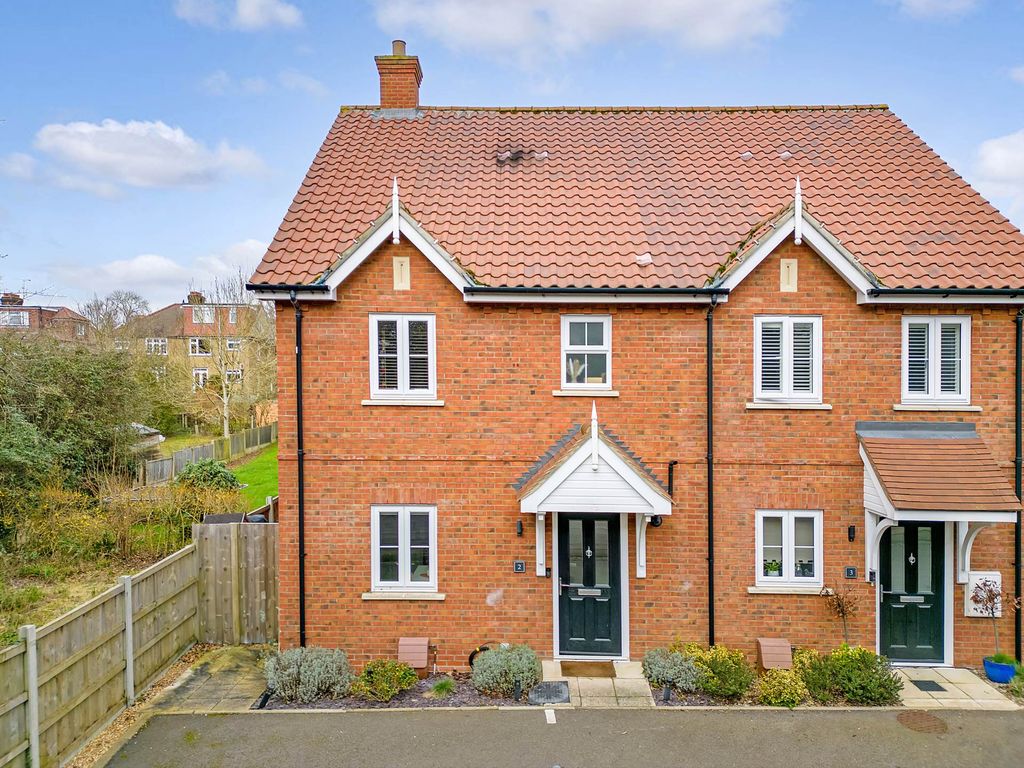 3 bed semidetached house for sale in Burntwood Way, Brentwood CM14, £