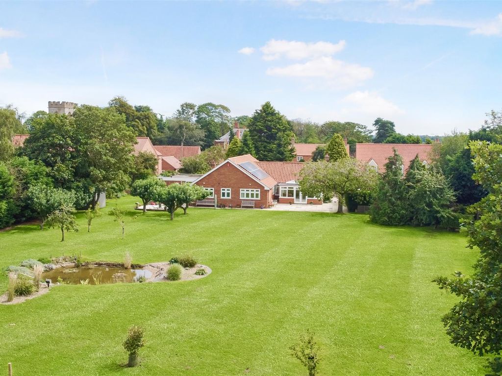 3 bed detached bungalow for sale in Great North Road, Cromwell, Newark NG23, £575,000 Zoopla