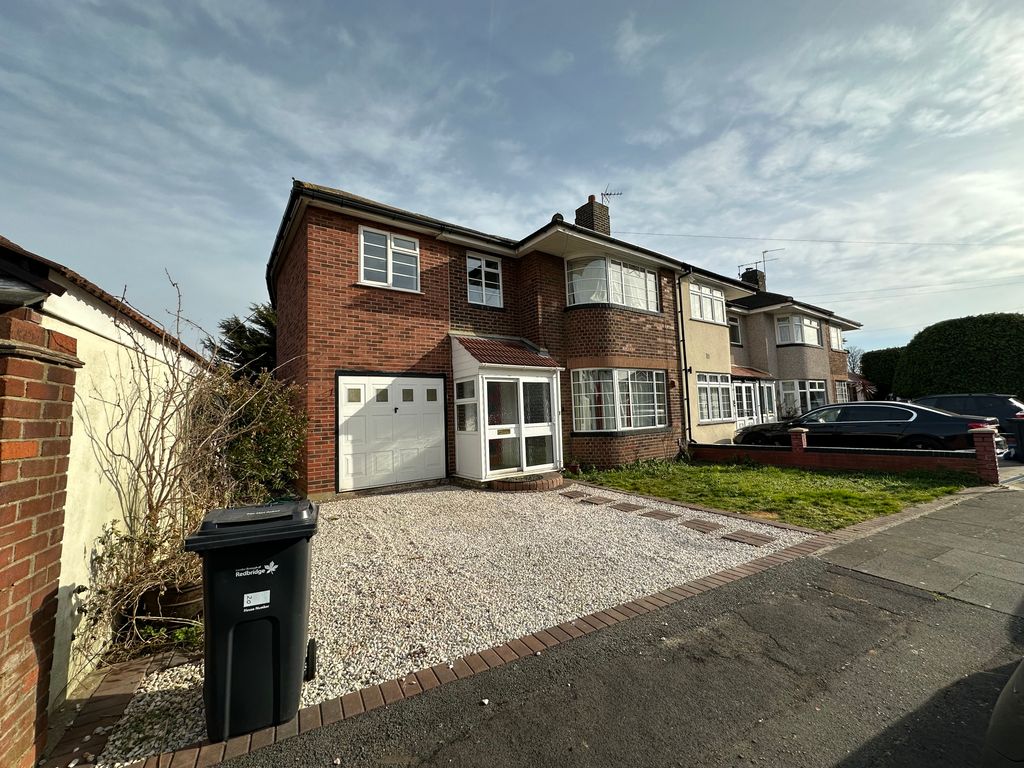 5 bed end terrace house to rent in Radley Avenue, Ilford IG3 Zoopla