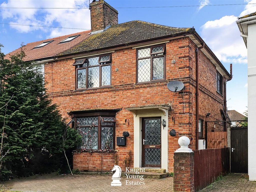 3 bed semidetached house for sale in Colwyn Crescent, Hounslow TW3, £