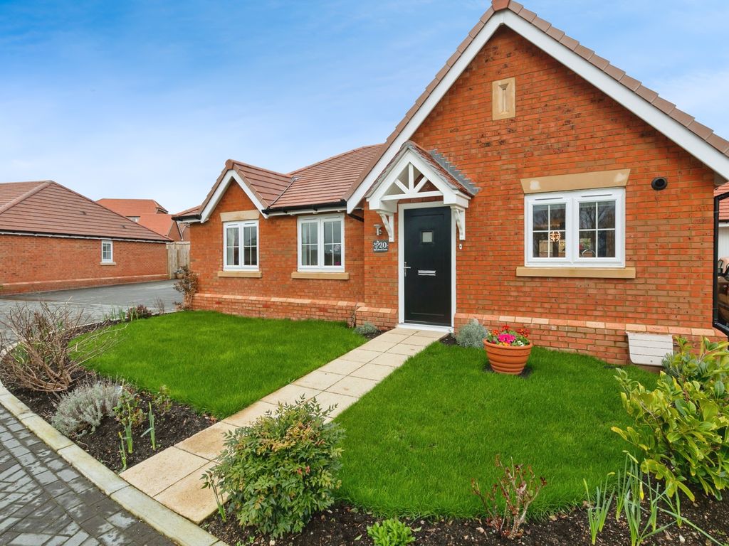 3 bed bungalow for sale in Speedwell Lane, Horebeech Lane, Horam