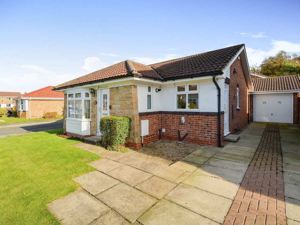 2 bed bungalow for sale in Fernwood Close, Brompton, Northallerton DL6