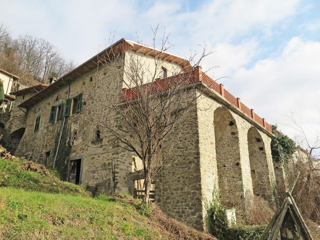4 bed semidetached house for sale in MassaCarrara, Bagnone, Italy, £