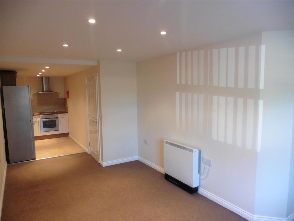 1 bed flat to rent in Calcutta Road, Tilbury RM18, £775 pcm Zoopla