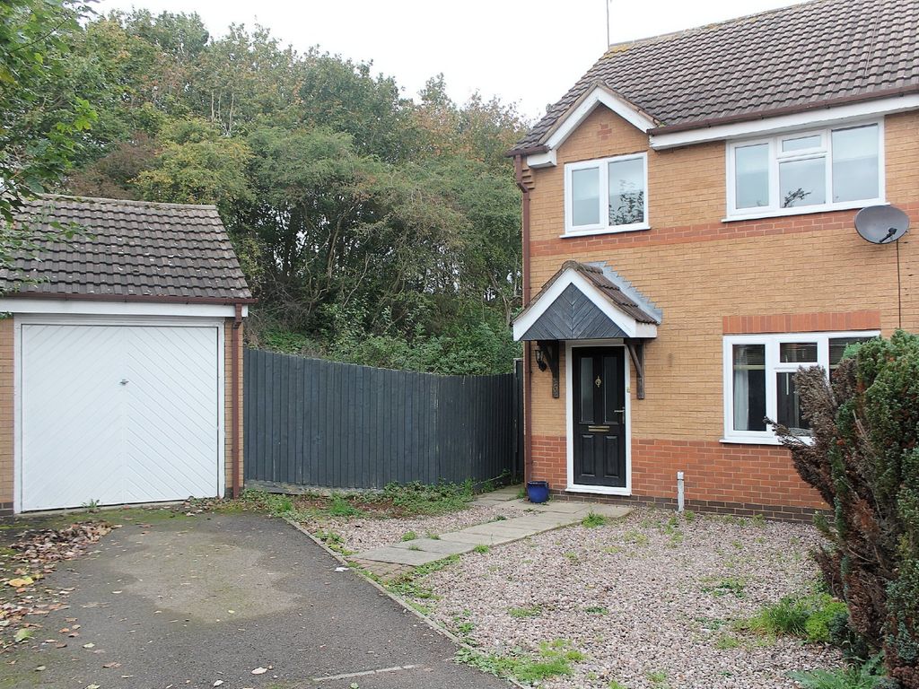 3 bed semidetached house for sale in Pintail Close, Whetstone