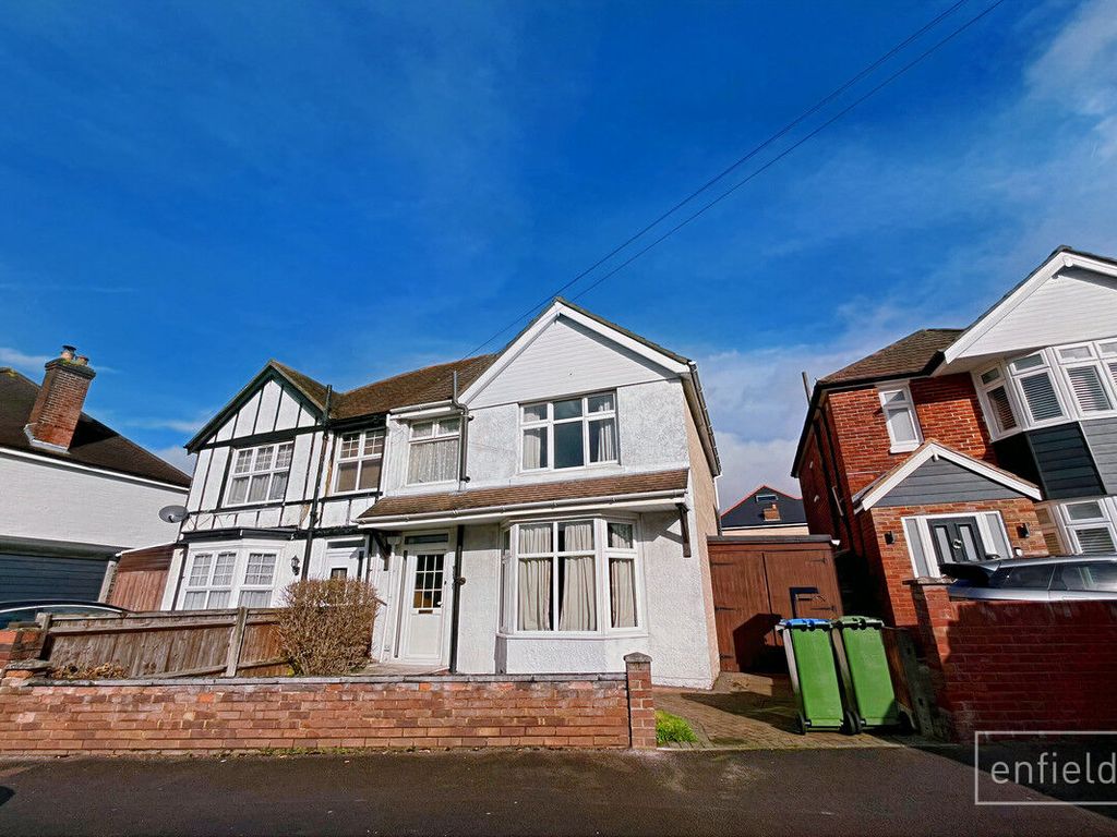 3 bed semidetached house for sale in Stanton Road, Southampton SO15, £